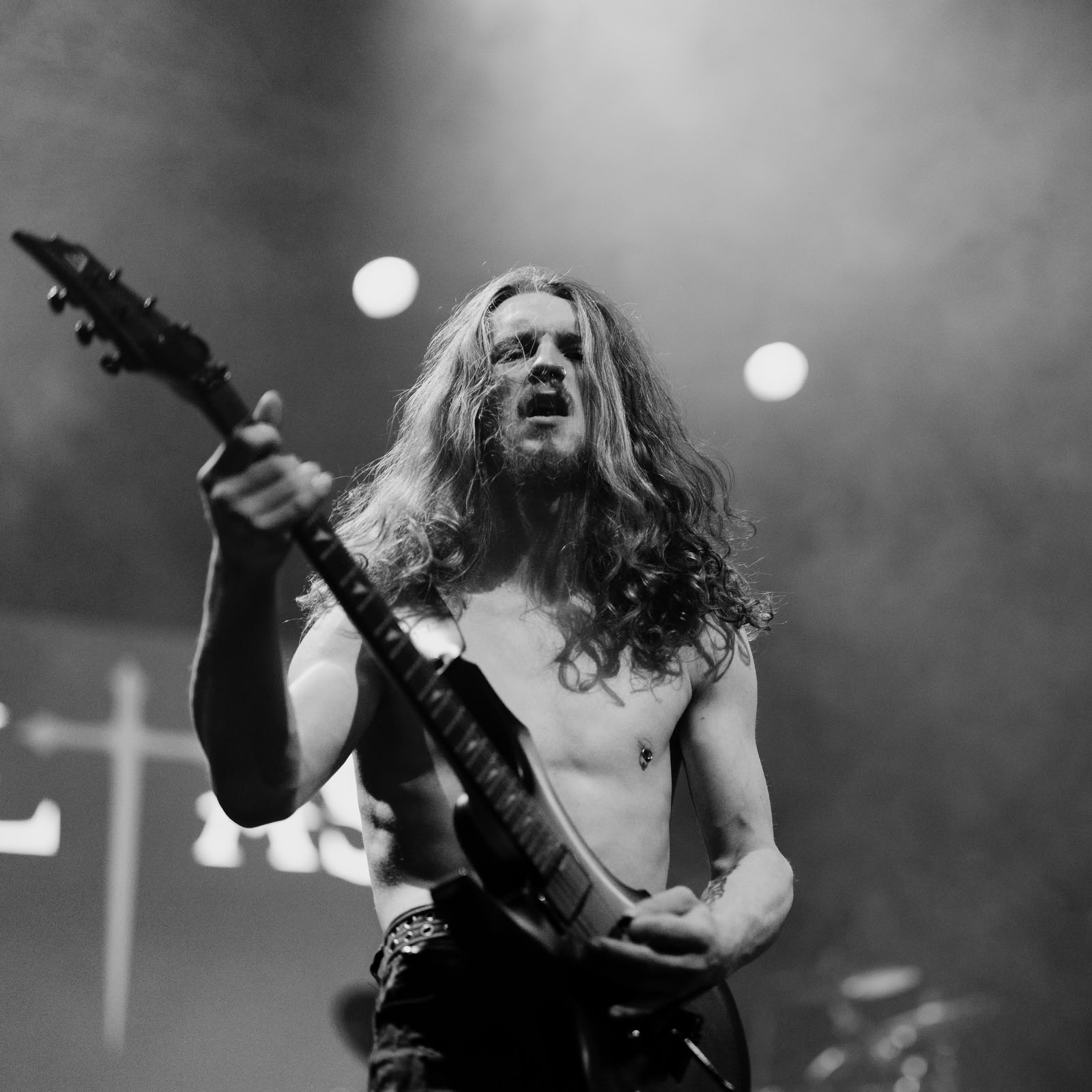 Oltas est un groupe néerlandais de doom/death metal originaire de Frise, connu pour son mélange de sonorités lourdes et d'intensité émotionnelle profonde. Leur musique explore des thèmes existentiels et des paysages sonores variés. - Image 3
